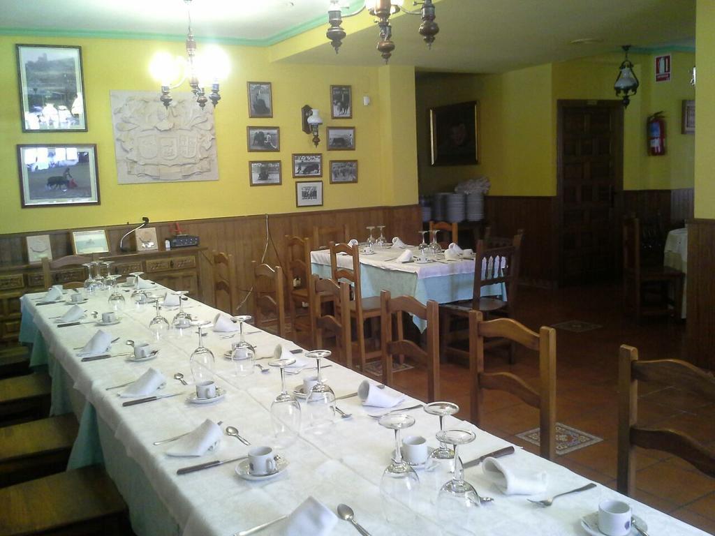 Hostal restaurante Villa de Sepúlveda Exterior foto